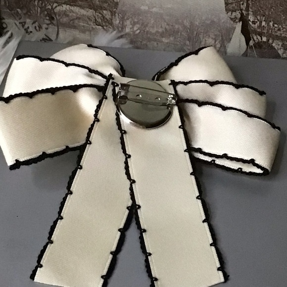 NEW SHIRT DECORATIVE ELEGANT WAVY EDGE BOW - Picture 5 of 6